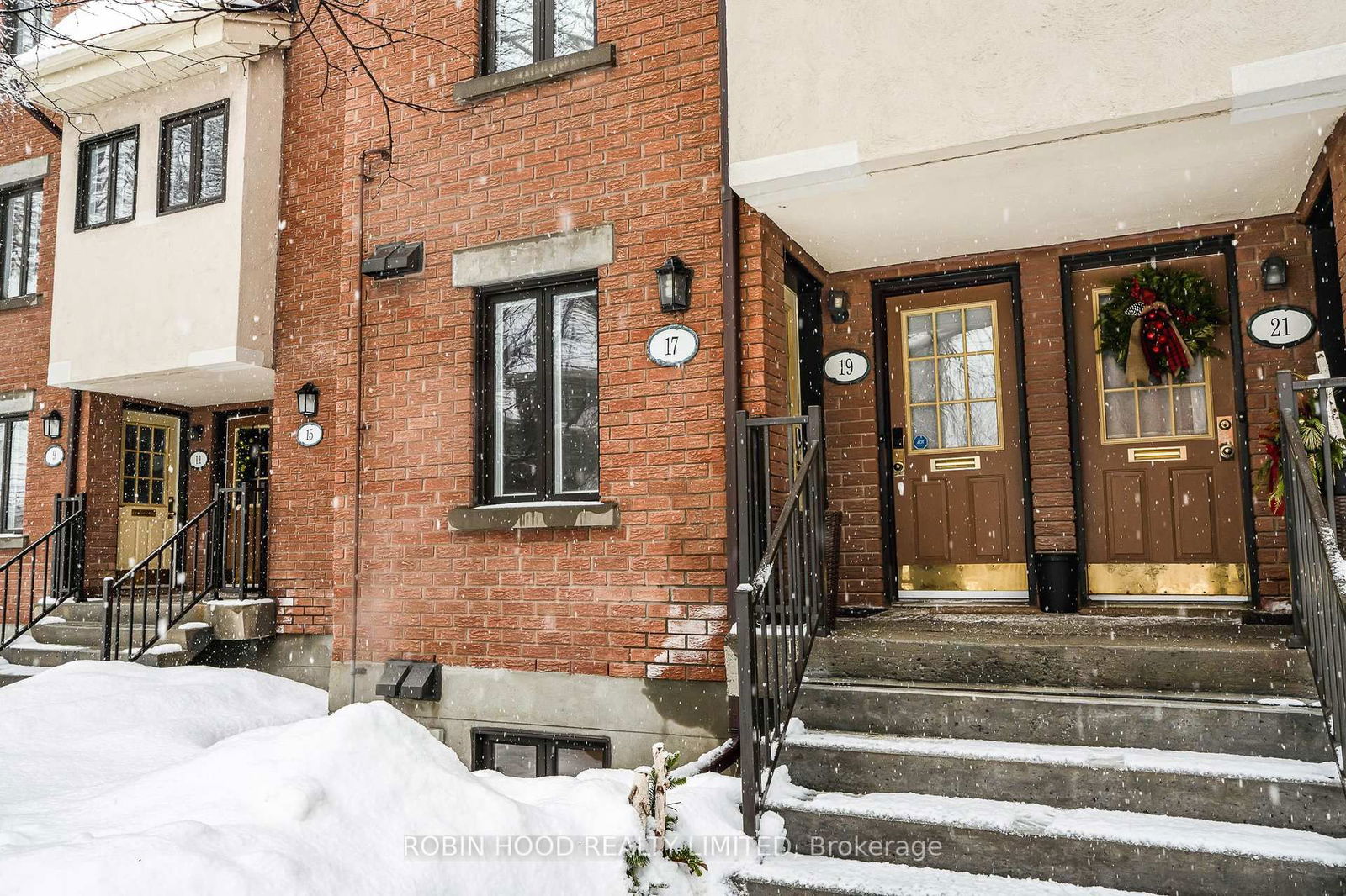 Townhouse for sale at 17 Blue Moon Private N/A, Ottawa, Manor Park, K1K 4K5 - MLS: X12008233