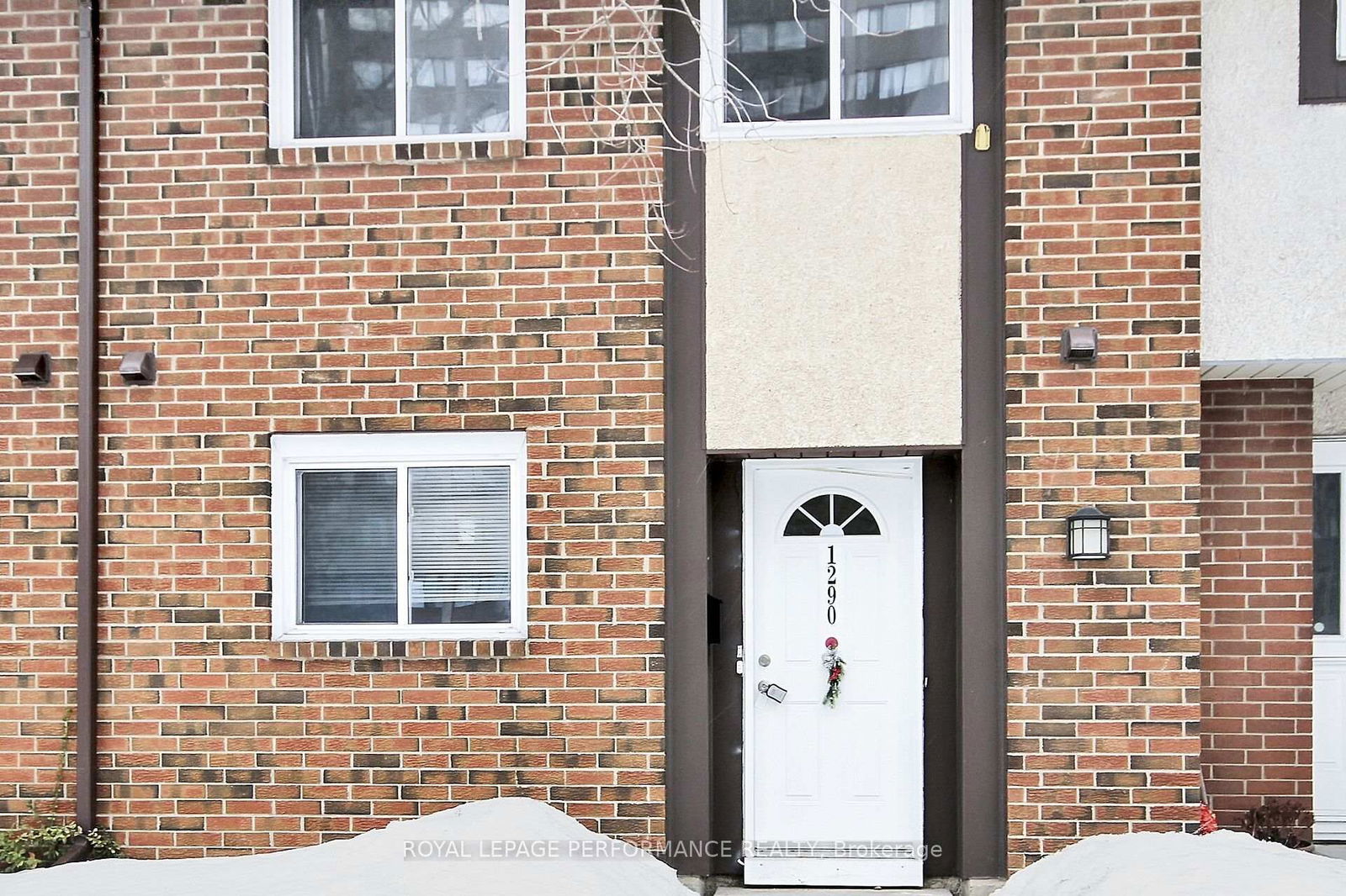 Townhouse sold at 1290 Cahill Drive, Ottawa, South Keys, K1V 9A7 - MLS: X12008310