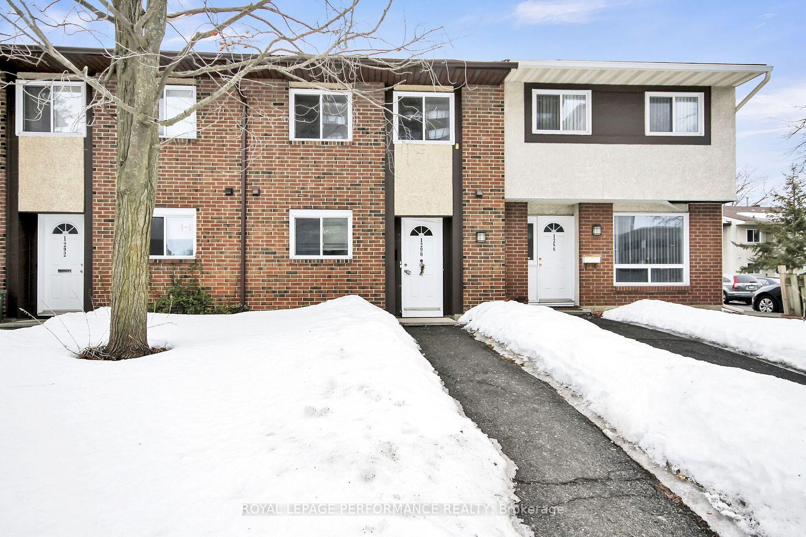 Townhouse sold at 1290 Cahill Drive, Ottawa, South Keys, K1V 9A7 - MLS: X12008310