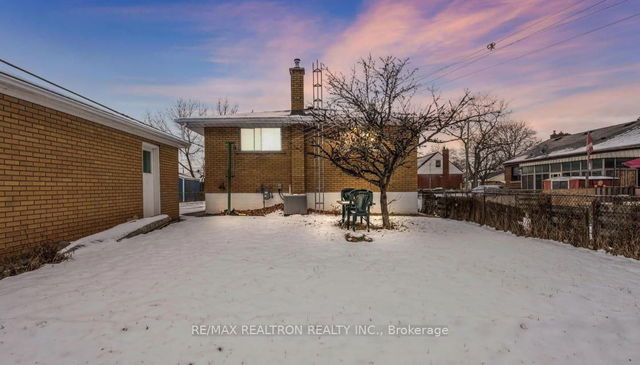 51 Robroy Avenue