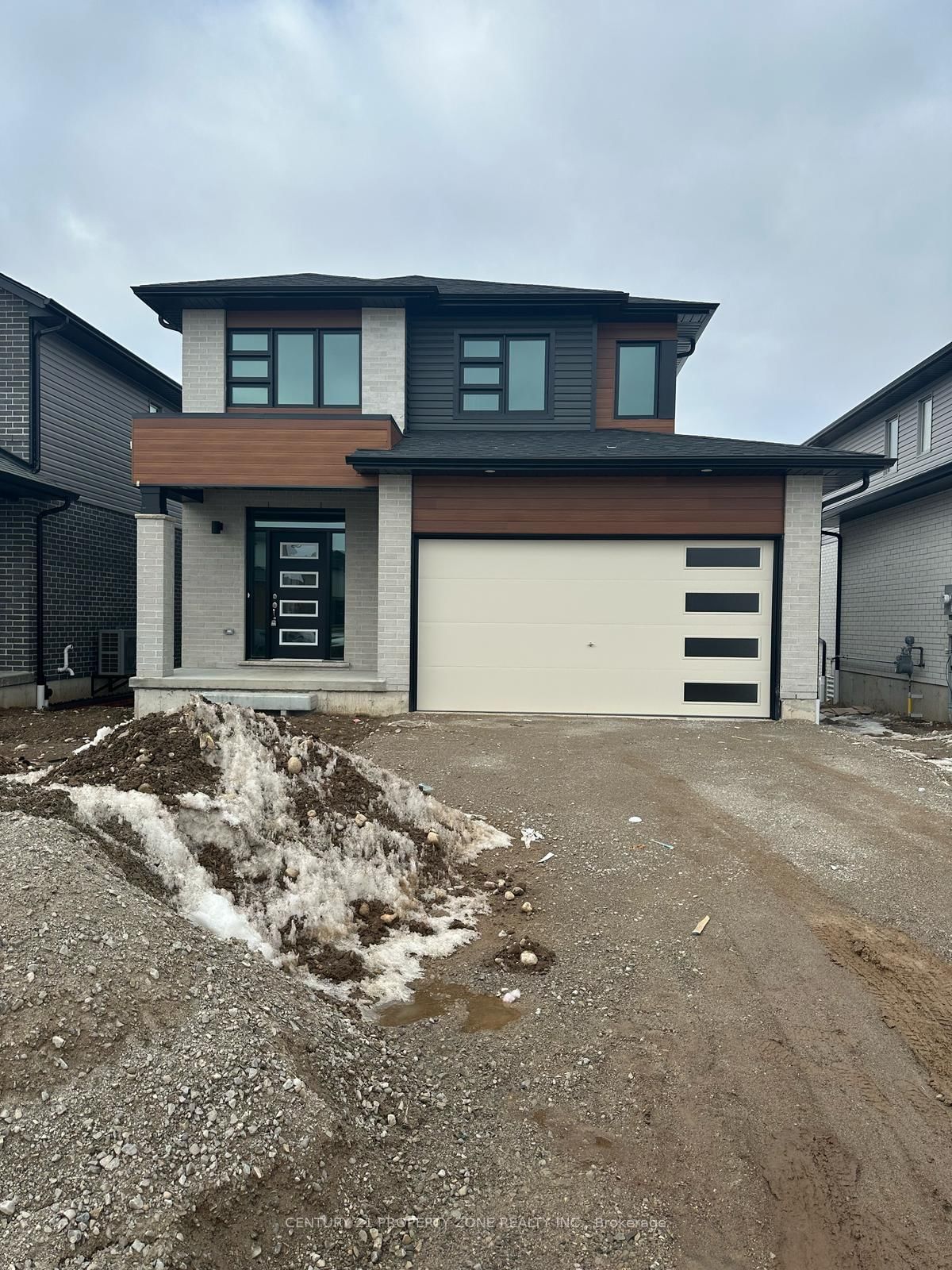 Detached House leased at 16 Moon Crescent, Cambridge, N1S 0C4 - MLS: X12009078