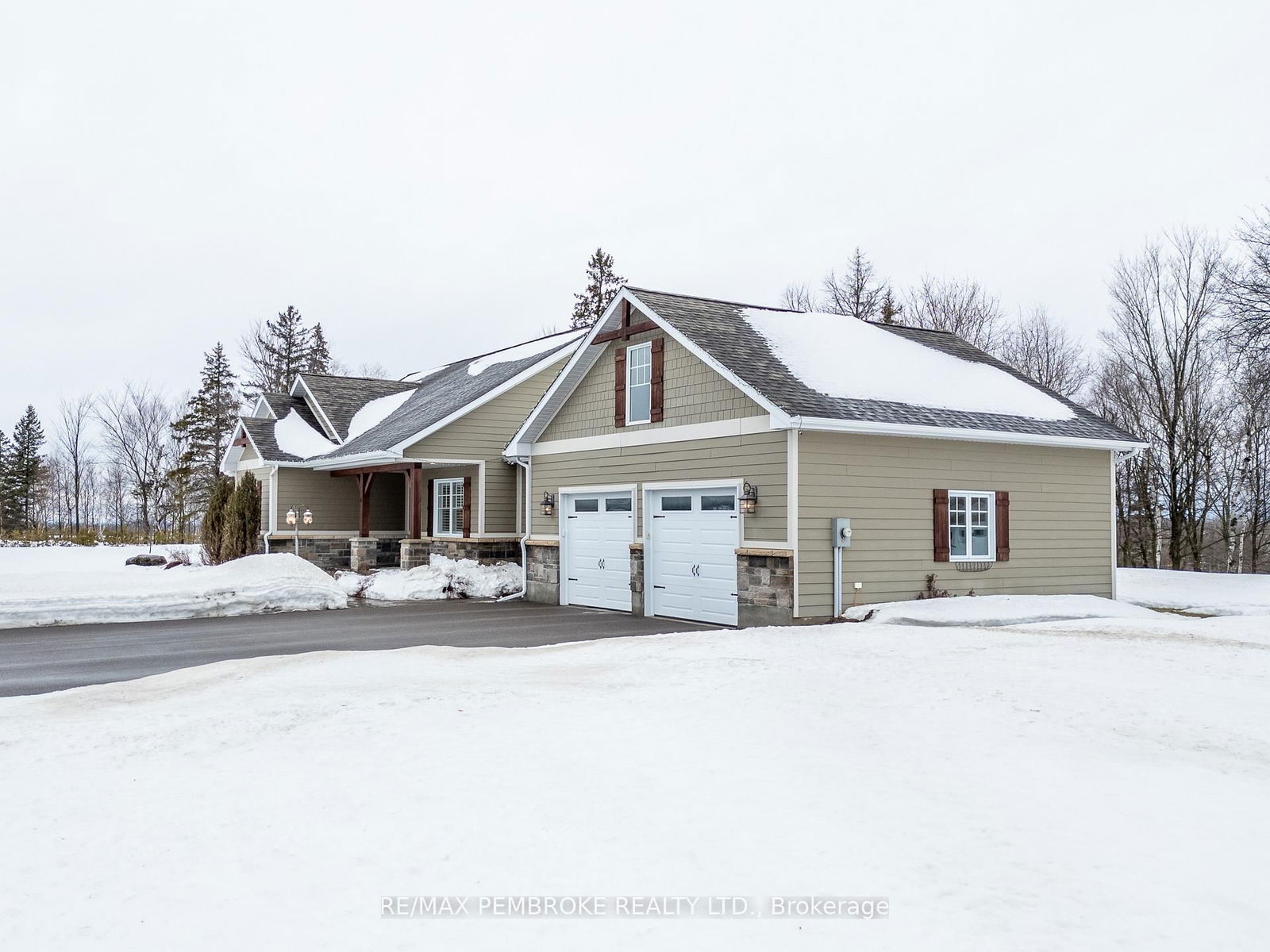 Detached House for sale at 4 Lowe Court, Whitewater Region, 581 - Beachburg, K0J 1P0 - MLS: X12009103