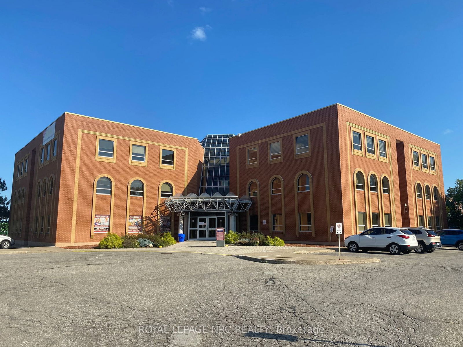 Building at 180 Vine Street, St. Catharines, E. Chester