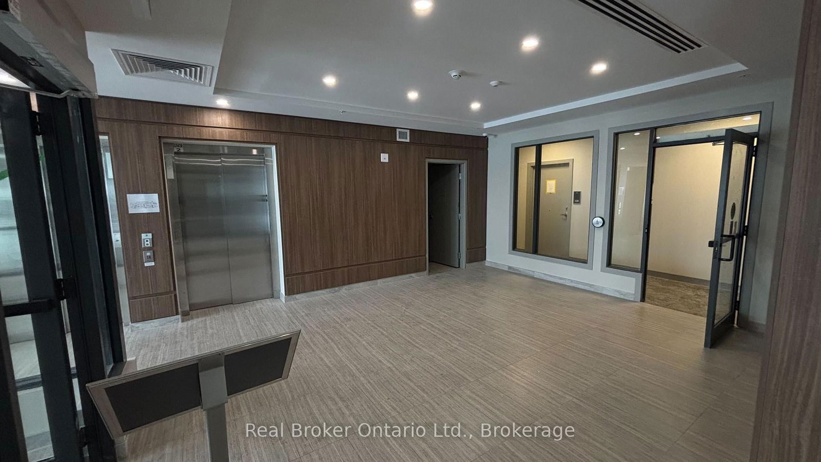 Condo leased at 203-1000 Lackner Place, Kitchener, N2A 4A8 - MLS: X12009171