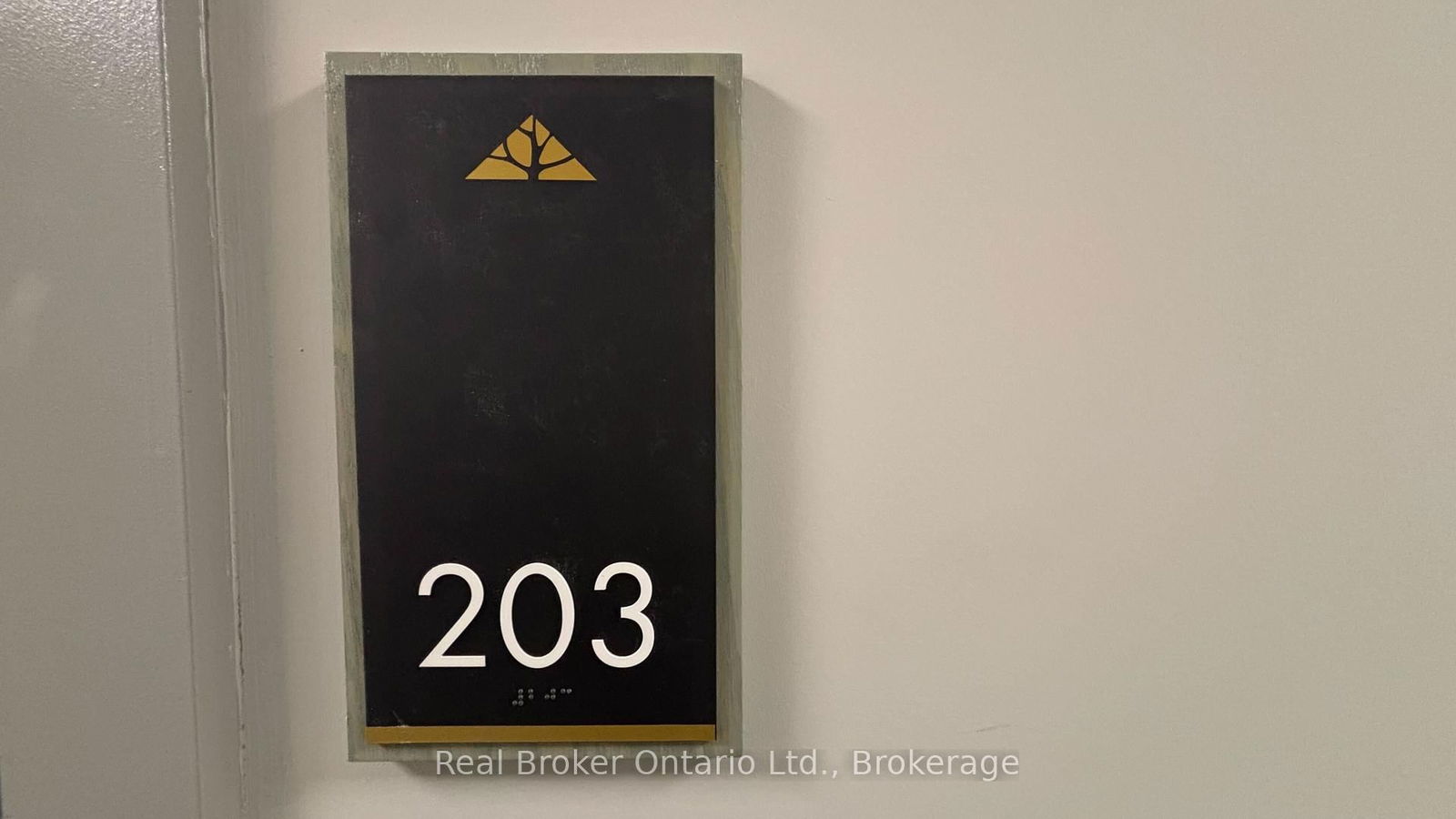Condo leased at 203-1000 Lackner Place, Kitchener, N2A 4A8 - MLS: X12009171