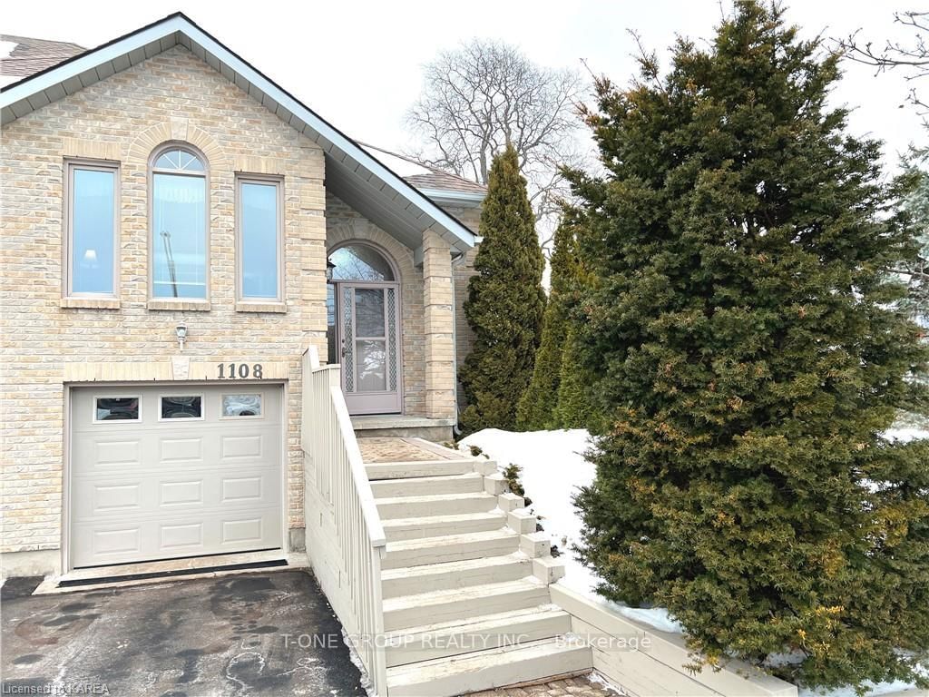 Townhouse for lease at 1108 FEATHERSTONE Court, Kingston, City SouthWest, K7M 8R5 - MLS: X12009224