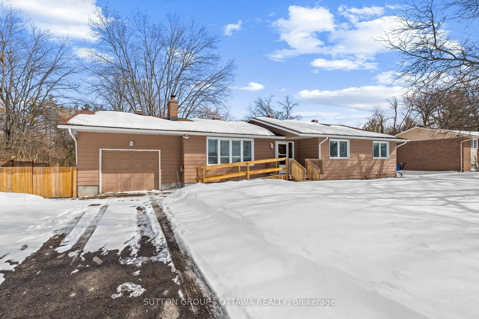 Detached House for sale at 6489 Rideau Valley Drive, Manotick - Kars - Rideau Twp and Area, 8004 - Manotick South to Roger Stevens, K4M 1B3 - MLS: X12009435