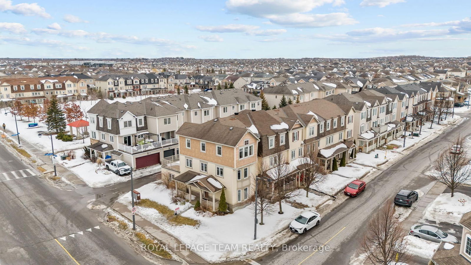 Townhouse for sale at 2700 Grand Canal Street, Barrhaven, 7711 - Barrhaven - Half Moon Bay, K2J 0R9 - MLS: X12009580