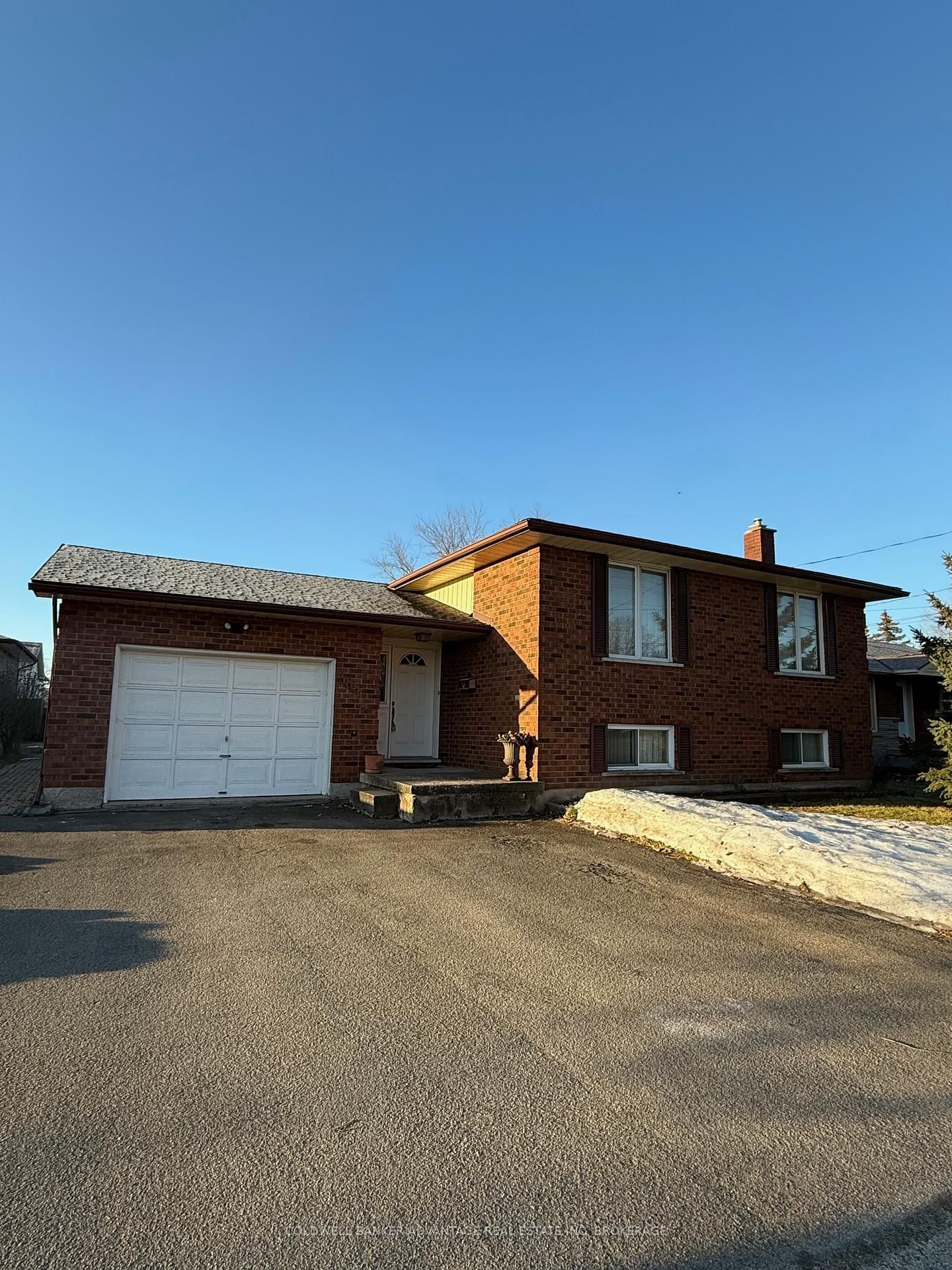 Detached House for sale at 385 Fitch Street, Welland, L3C 4W7 - MLS: X12009785