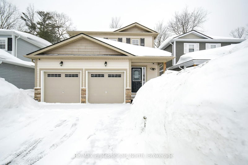 230 Pine St, Gravenhurst - Muskoka (S) image-0-0