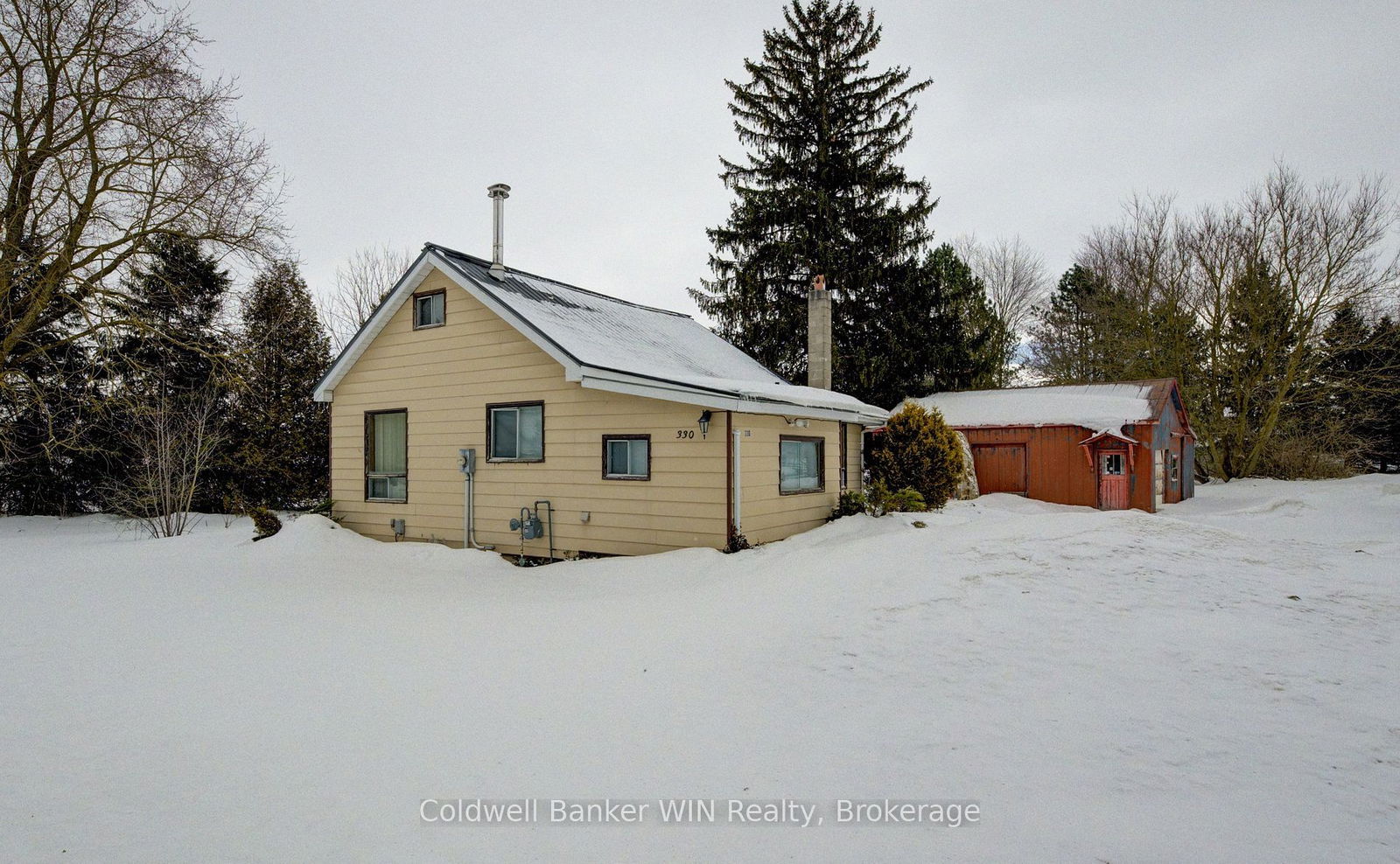 Detached House for sale at 330 Sligo Road, Wellington North, Mount Forest, N0G 2L1 - MLS: X12009910