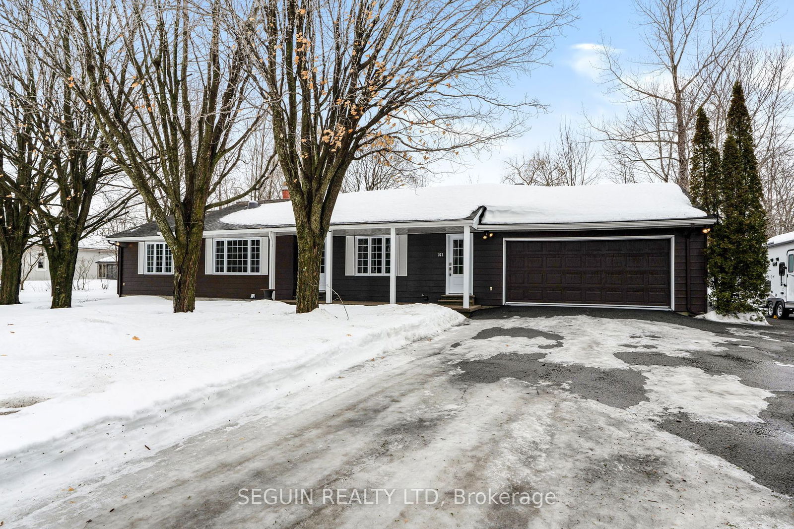 Building at 373 Front Road, Champlain, Champlain Twp