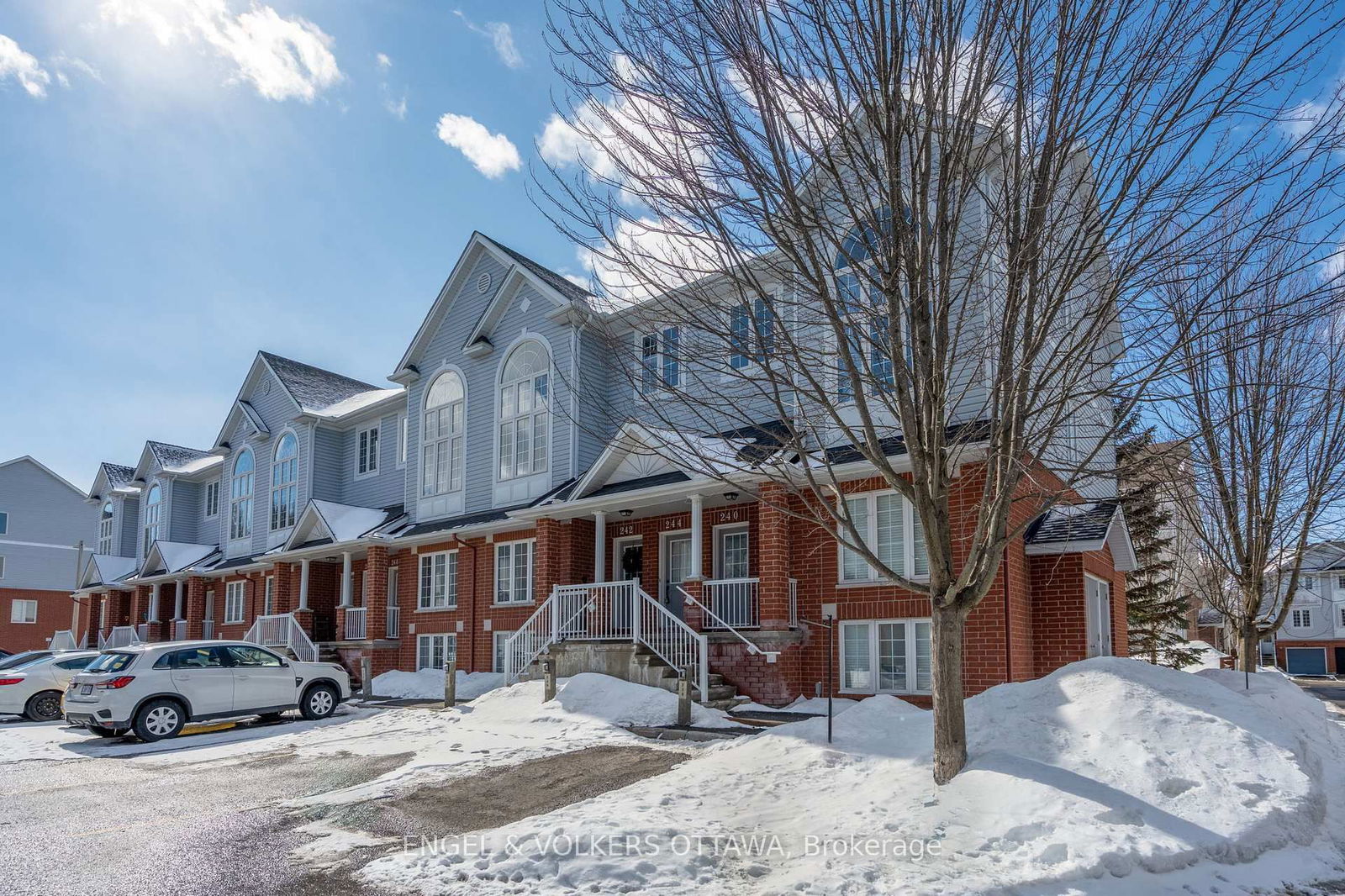 Townhouse sold at 244 Gershwin N/A, Ottawa, Westcliffe Estates, K2H 1G5 - MLS: X12010200