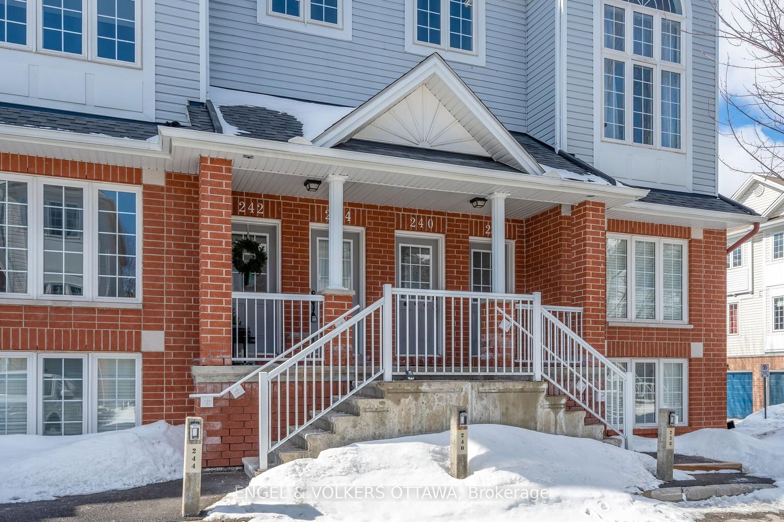 Townhouse sold at 244 Gershwin N/A, Ottawa, Westcliffe Estates, K2H 1G5 - MLS: X12010200