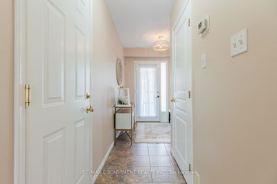 Unit 2 — 188 Livingston Ave, Grimsby - Grimsby West image-0-2