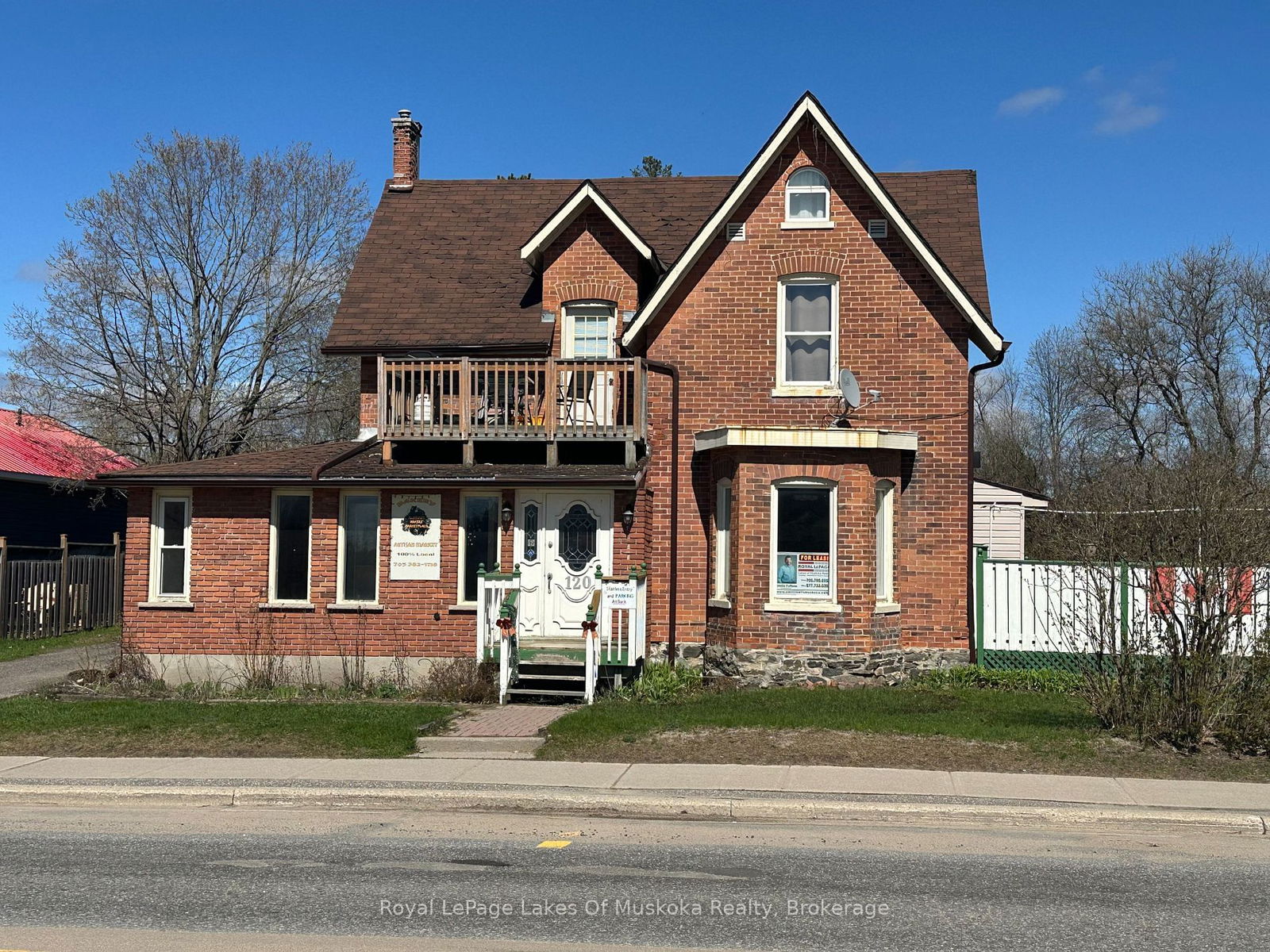 Building at 120 ONTARIO Street, Burk's Falls, Burk's Falls