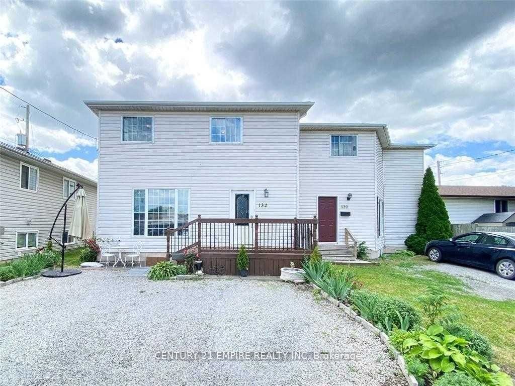 Semi-Detached House leased at 132 Carlton Street, St. Catharines, Downtown, L2R 7S6 - MLS: X12010651