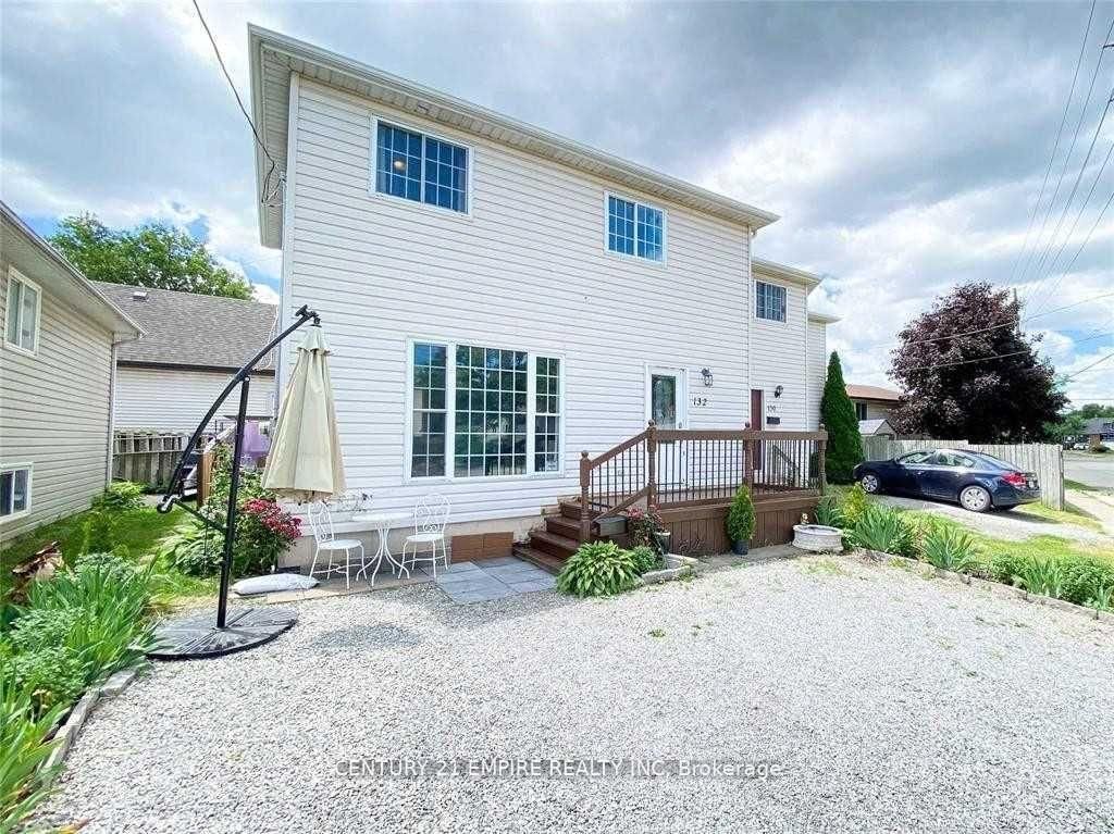 Semi-Detached House leased at 132 Carlton Street, St. Catharines, Downtown, L2R 7S6 - MLS: X12010651