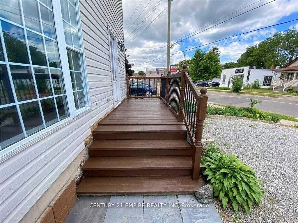 Semi-Detached House leased at 132 Carlton Street, St. Catharines, Downtown, L2R 7S6 - MLS: X12010651