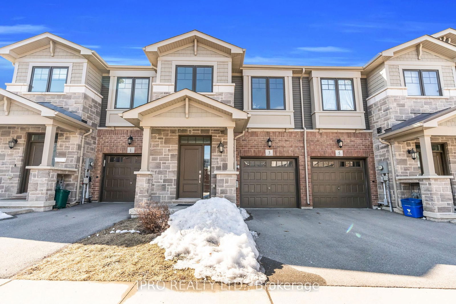 Townhouse for sale at 3 Hibiscus Lane, Hamilton, Vincent, L8K 0A3 - MLS: X12010688