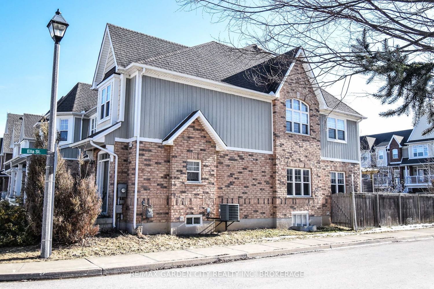 Townhouse for sale at 47 Montebello Place, St. Catharines, 451 - Downtown, L2R 6B5 - MLS: X12010872