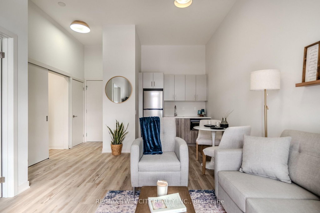 302 - 152 North Park Street 2