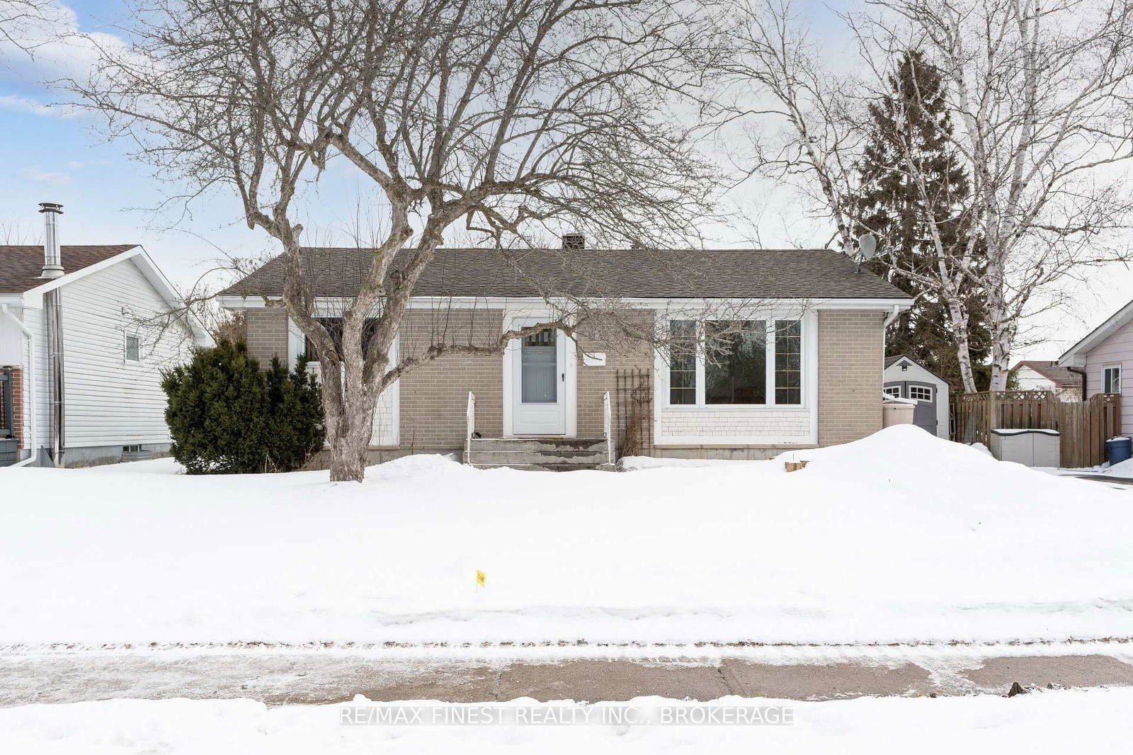 Detached House sold at 792 Clark Crescent, Kingston, South of Taylor-Kidd Blvd, K7M 6J4 - MLS: X12011121