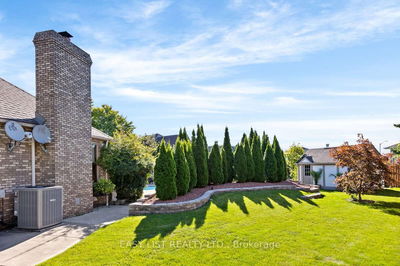 541 Kerr Cres, Lakeshore - Lakeshore image-0-3