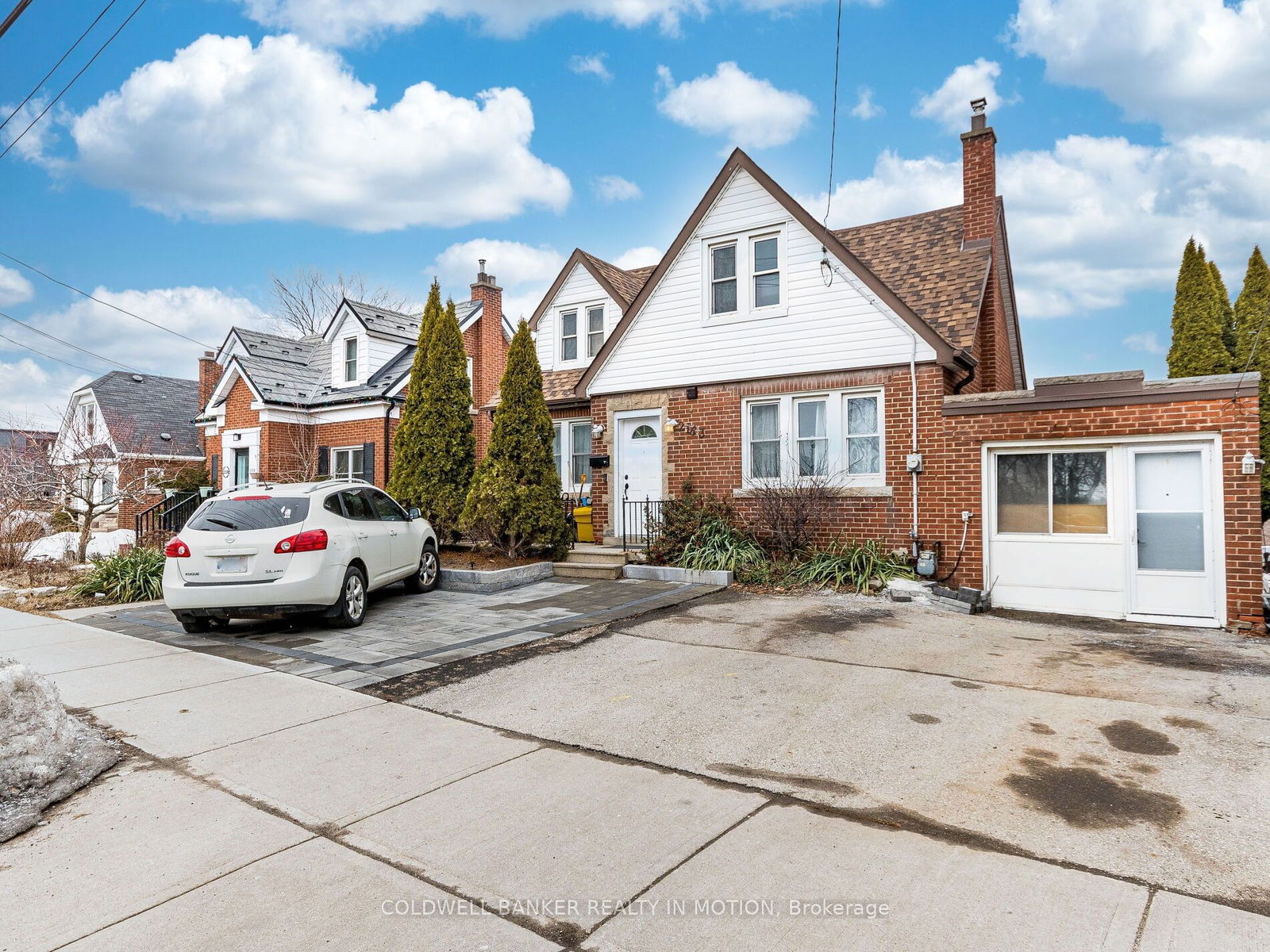 Detached House for sale at 2163 King Street, Hamilton, Glenview, L8K 1W7 - MLS: X12011204