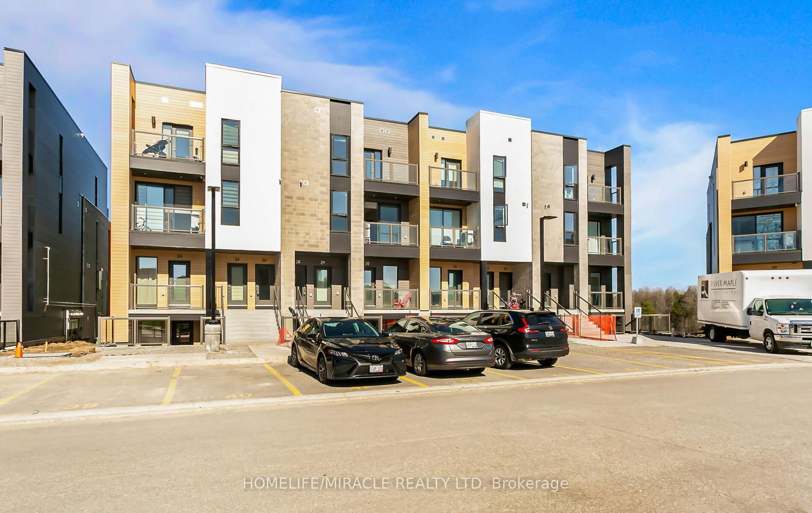 Townhouse for sale at Unit 27-261 Woodbine Avenue, Kitchener, N2R 0S7 - MLS: X12011410