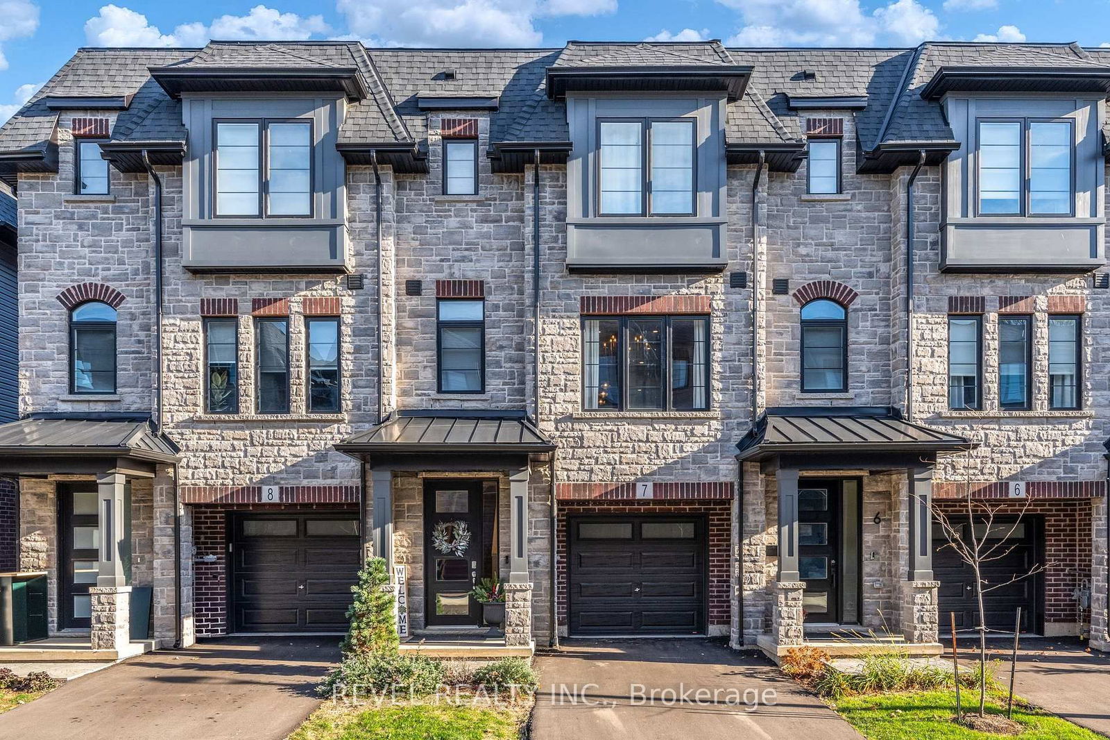 Townhouse sold at 7-187 Wilson Street, Hamilton, Ancaster, L9G 0J3 - MLS: X12011412