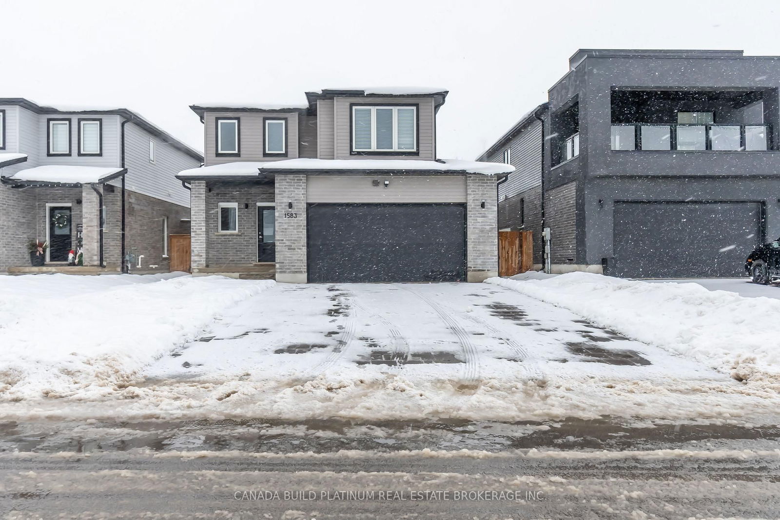 Building at 1583 Applerock Avenue, London, North A