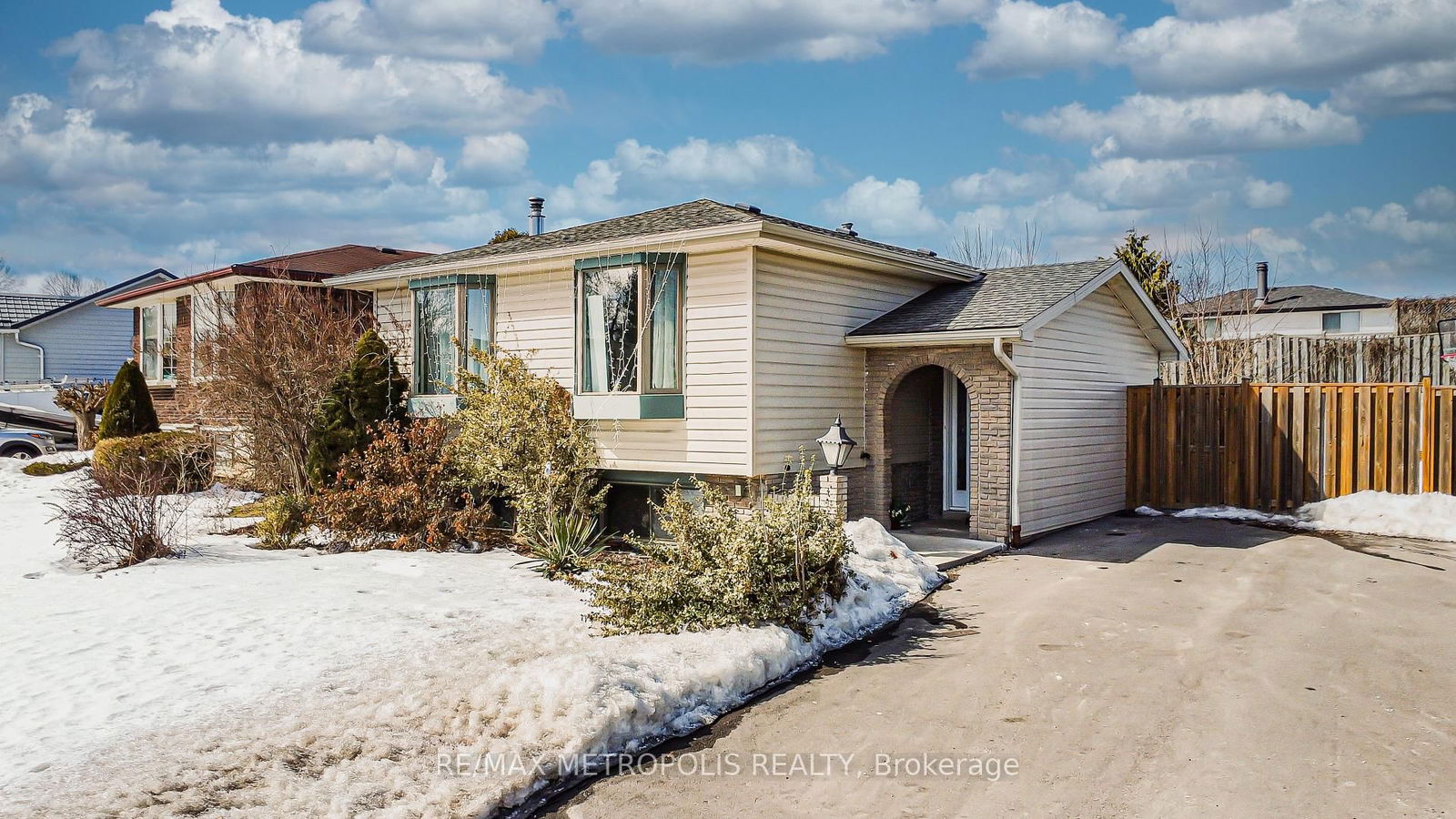 Building at 280 Cranbrook Drive, Hamilton, Gilkson