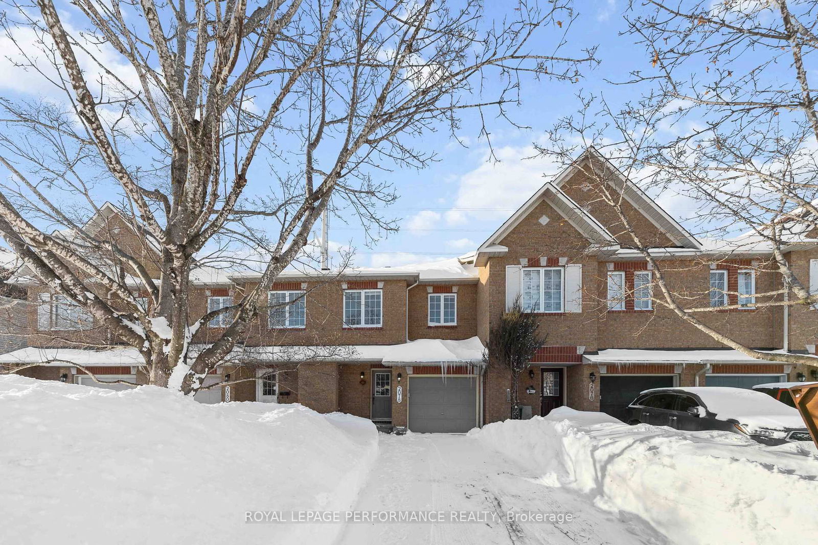 Townhouse sold at 2078 Liska Street, Ottawa, Avalon East, K4A 4J5 - MLS: X12011758