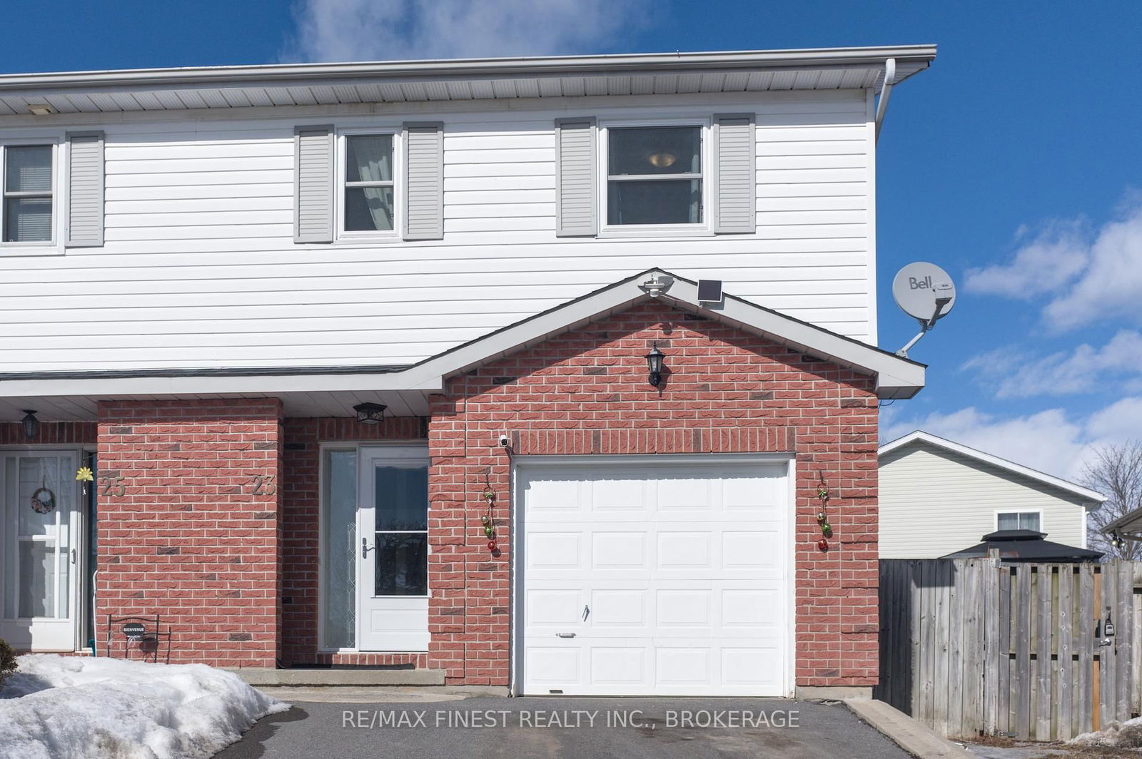 Semi-Detached House for sale at 23 Ainsley Place, Kingston, 23 - Rideau, K7K 6K4 - MLS: X12011947