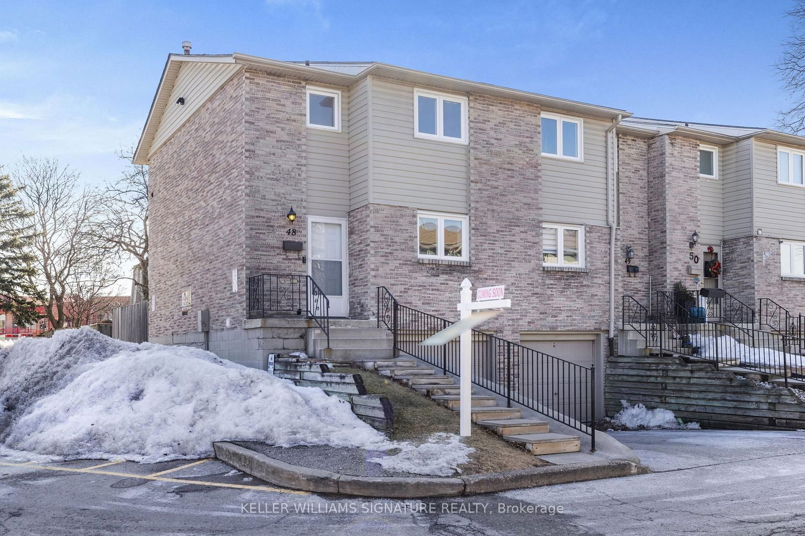 Townhouse for sale at 48-33 Rochelle Avenue, Hamilton, Quinndale, L8W 1P9 - MLS: X12011980