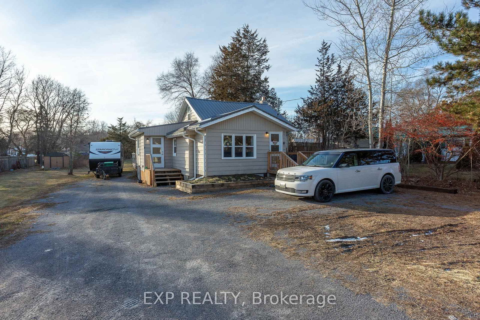 Building at 22166 Loyalist Pkwy, Quinte West, Murray Ward