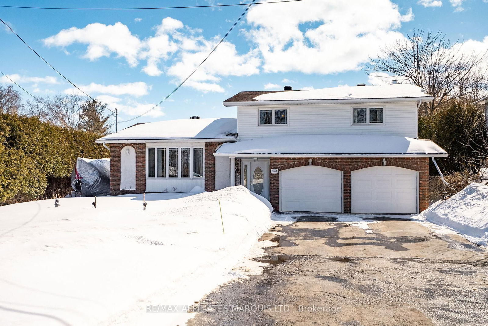 Building at 1307 Laurier Street, Clarence-Rockland, Town of Rockland