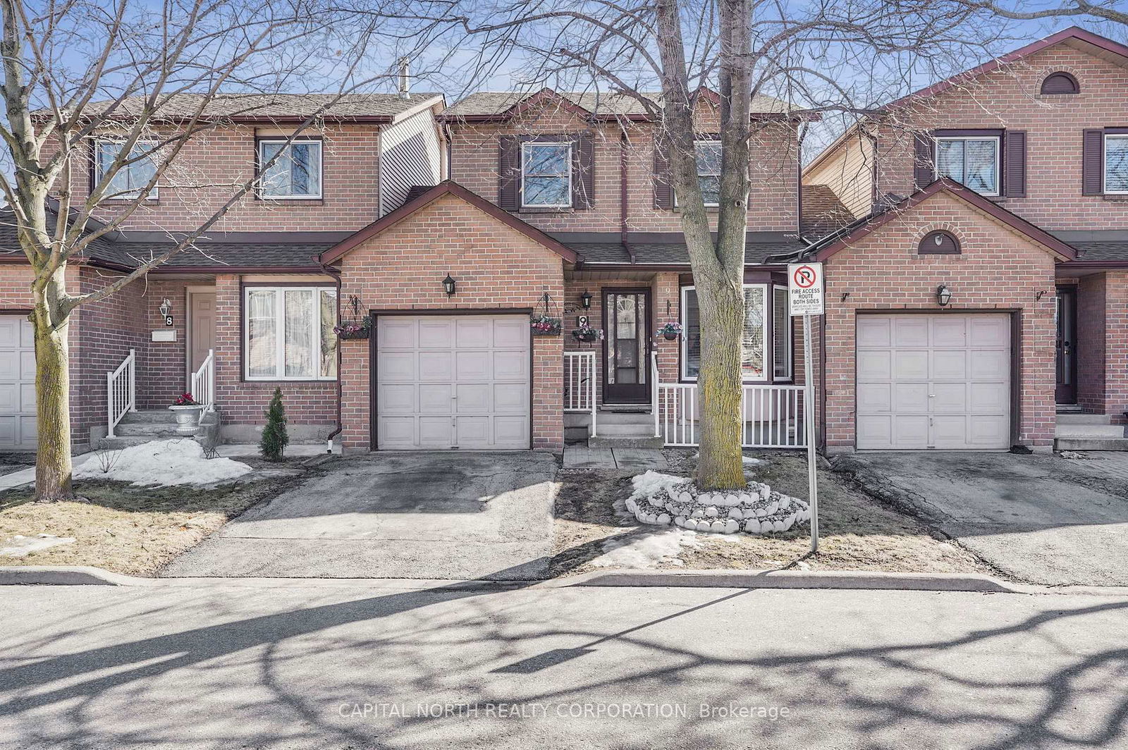 Townhouse for sale at 9-618 Barton Street, Hamilton, Stoney Creek, L8E 4X3 - MLS: X12012317