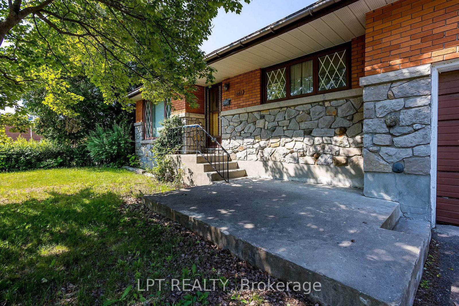 Detached House for sale at 648 Parkview Road, Westboro - Hampton Park, 5003 - Westboro/Hampton Park, K1Z 6E5 - MLS: X12012376