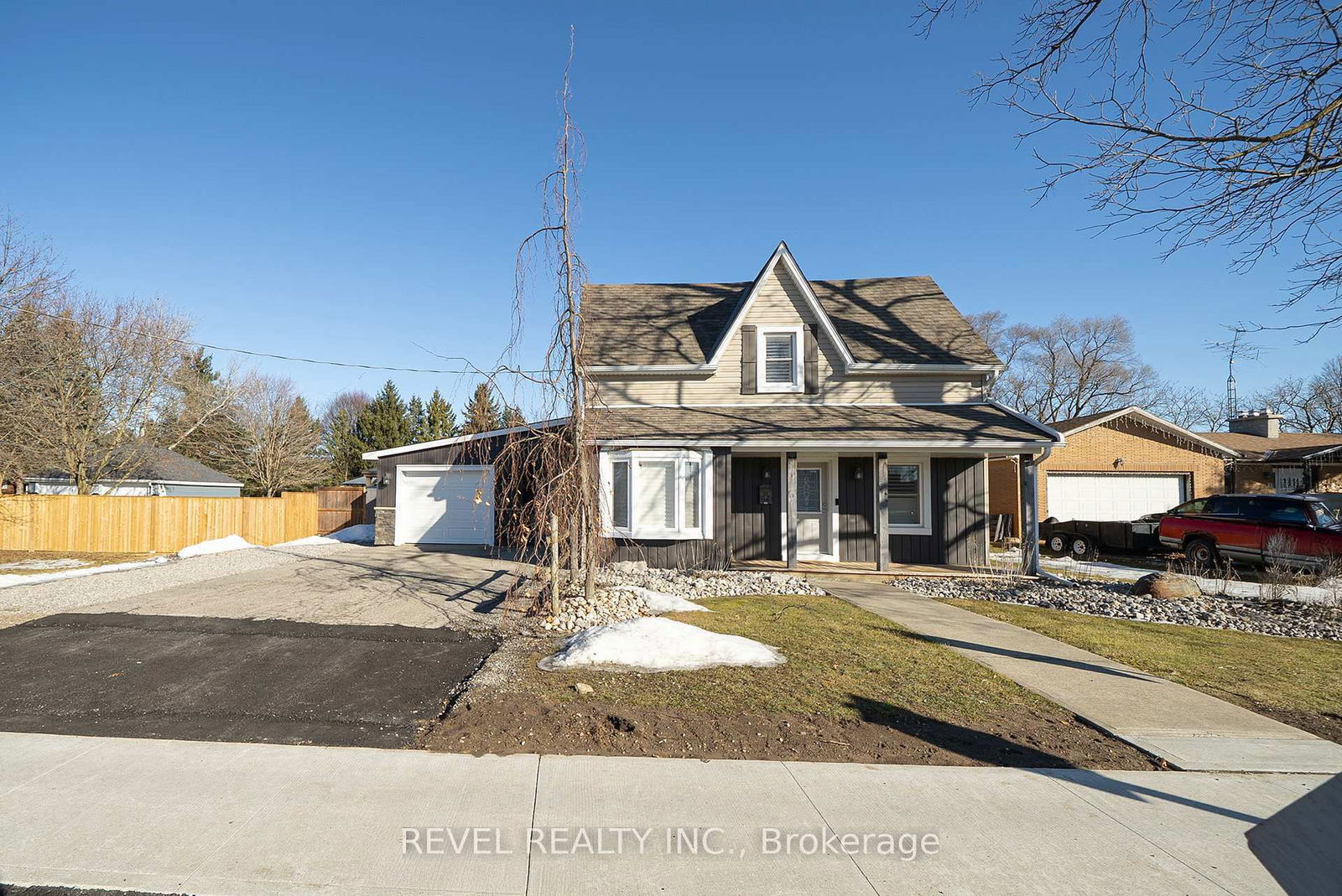 Building at 16 Church Street, Brant, Brantford Twp