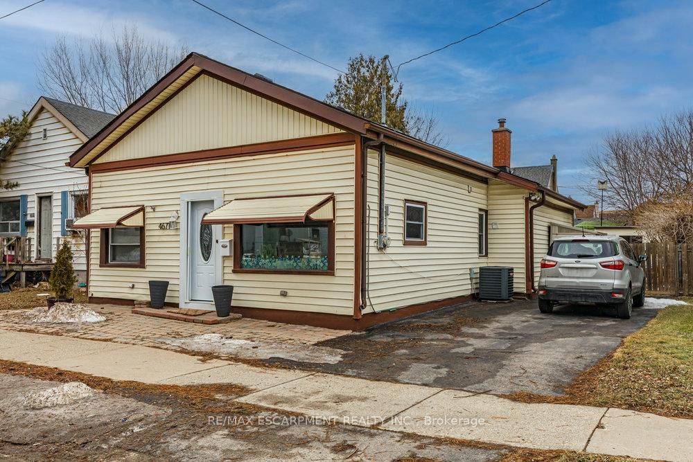 Detached House for sale at 4671 Ferguson Street, Niagara Falls, Downtown, L2E 2Z3 - MLS: X12012652