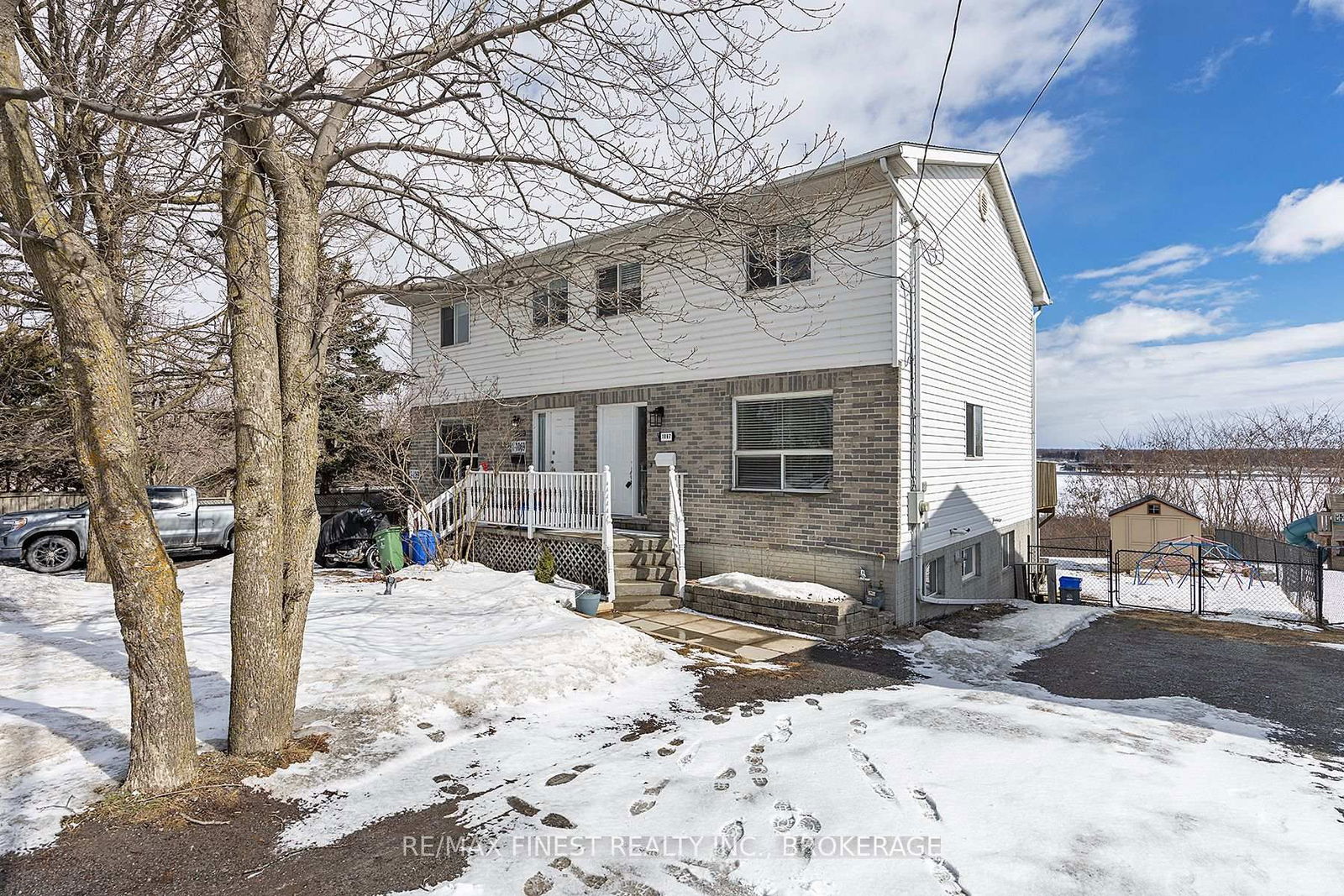 Semi-Detached House for sale at 1067 Montreal Street, Kingston, 23 - Rideau, K7K 3K5 - MLS: X12012824