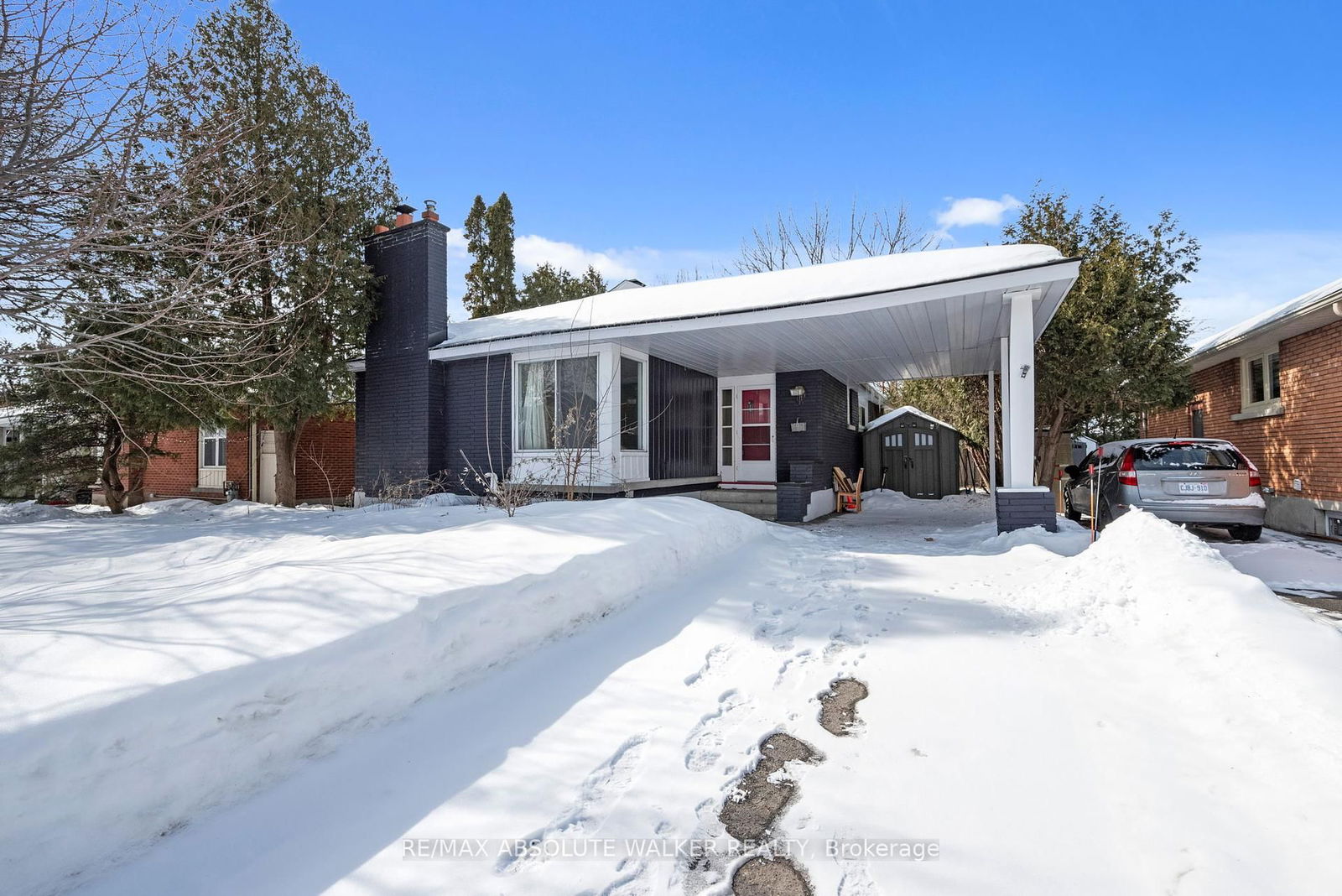 Detached House for sale at 668 Fraser Avenue, Carlingwood - Westboro and Area, 5105 - Laurentianview, K2A 2R8 - MLS: X12012952