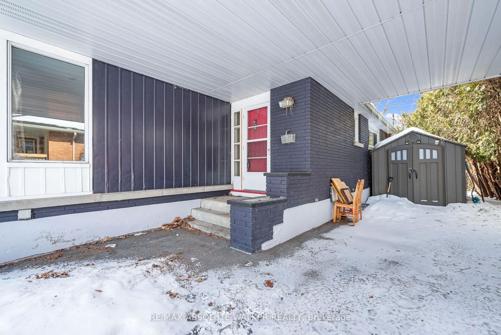 Detached House for sale at 668 Fraser Avenue, Ottawa, Laurentianview, K2A 2R8 - MLS: X12012952