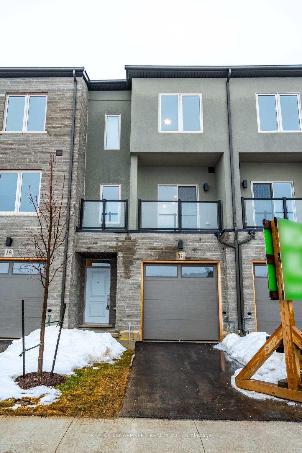 Townhouse for sale at 16 CLEAR VALLEY Lane, Hamilton, Mount Hope, L0R 1W0 - MLS: X12012984