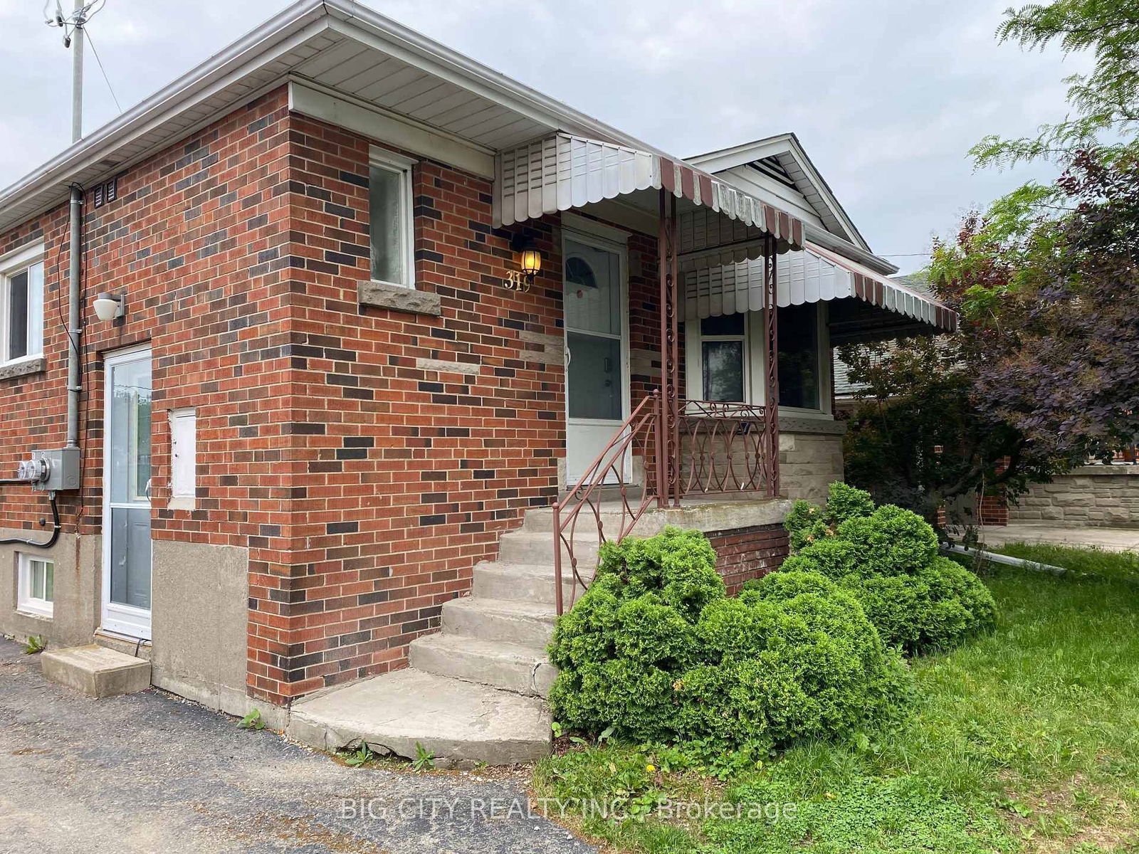 Detached House for lease at Lower-319 East 31St Street, Hamilton, Macassa, L8V 3P9 - MLS: X12013134