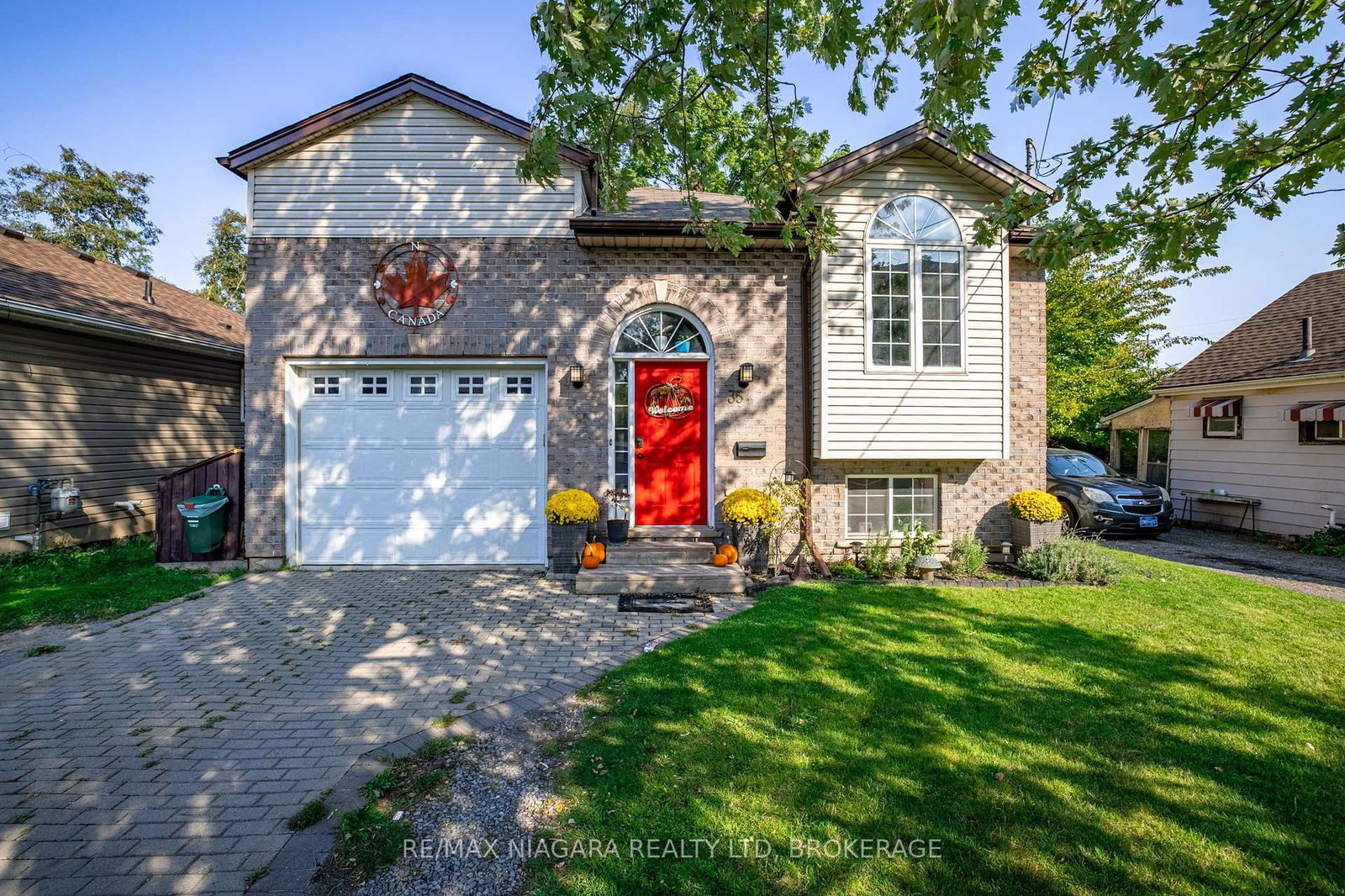 Detached House for sale at 35 Davidson Street, St. Catharines, E. Chester, L2R 2V3 - MLS: X12013149