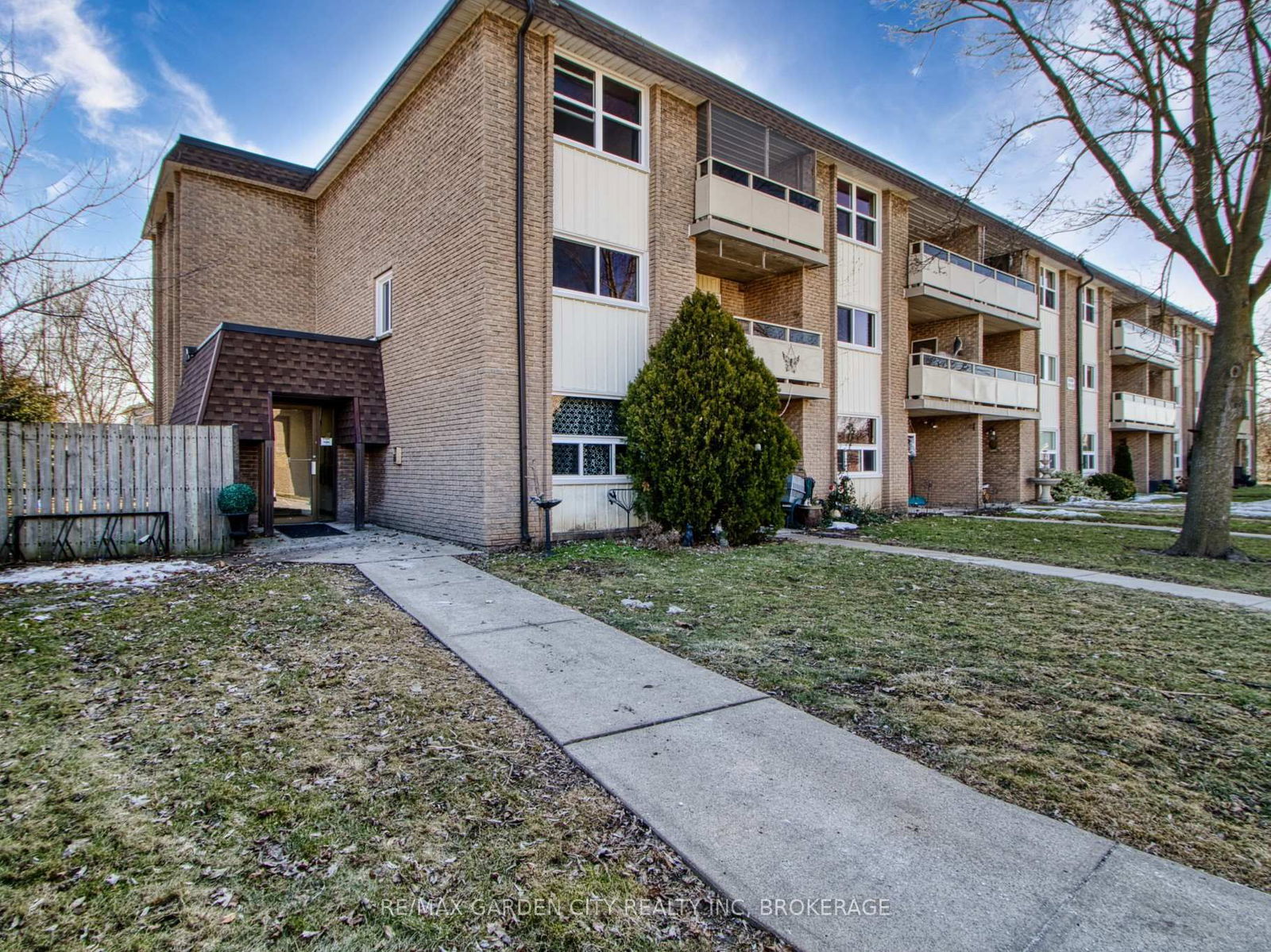 Condo for sale at 312-41 Rykert Street, St. Catharines, Western Hill, L2S 3A4 - MLS: X12013337