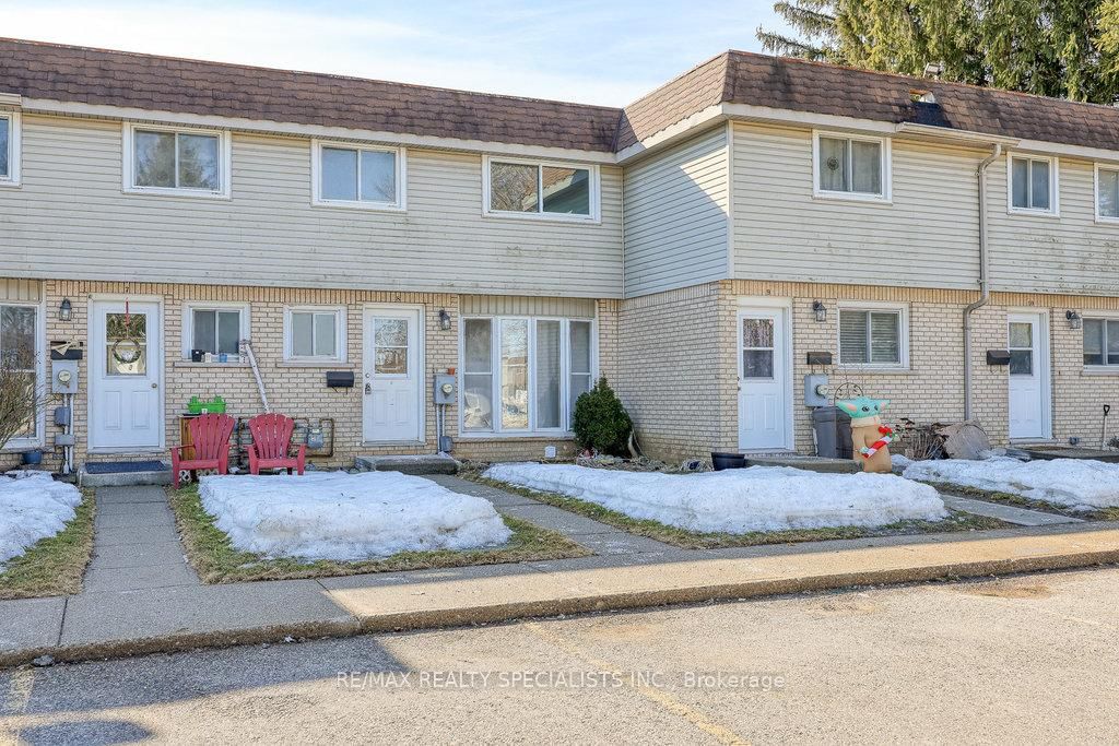 Townhouse for sale at 8-75 Springbank Avenue, Woodstock, N4S 7P7 - MLS: X12013709